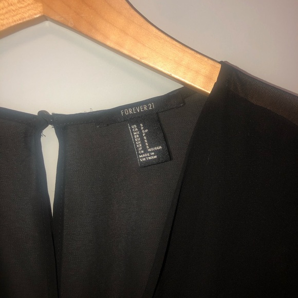 Chiffon Surplice Romper Black - Picture 4 of 5